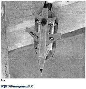 Подпись: І ш BQM-34F под крылом В-52 
